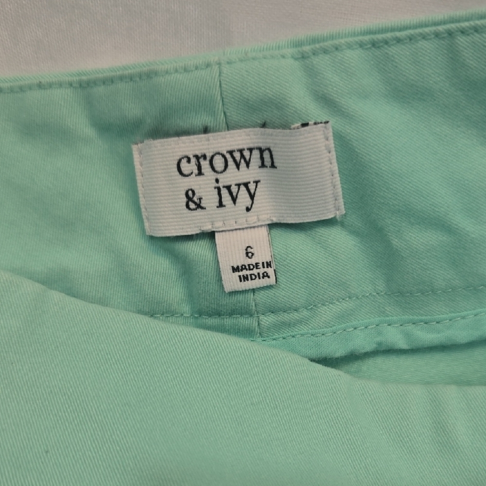 Crown & Ivy Light Green Scalloped Hem Shorts‎ - Picture 2 of 5
